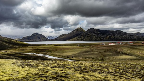 Quelle est l'importance d'un bon poste de travail pour la santé physique ?